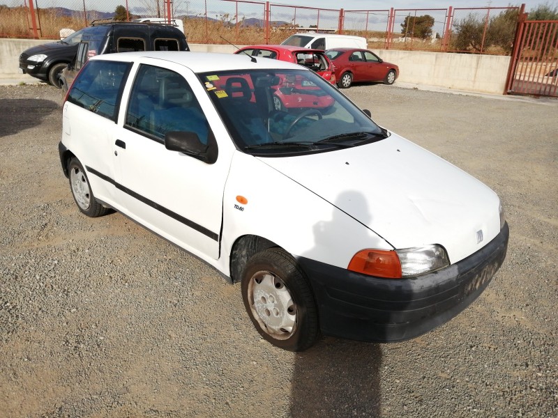 FIAT PUNTO BERLINA (176)