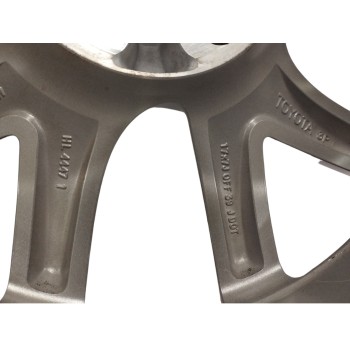 Recambio de llanta para toyota verso 1.6 16v cat referencia OEM IAM HL44471 17X7J OFF39 5H 5X115