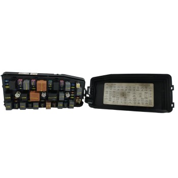 Recambio de caja reles / fusibles para chevrolet captiva 2.0 diesel cat referencia OEM IAM 96821095  