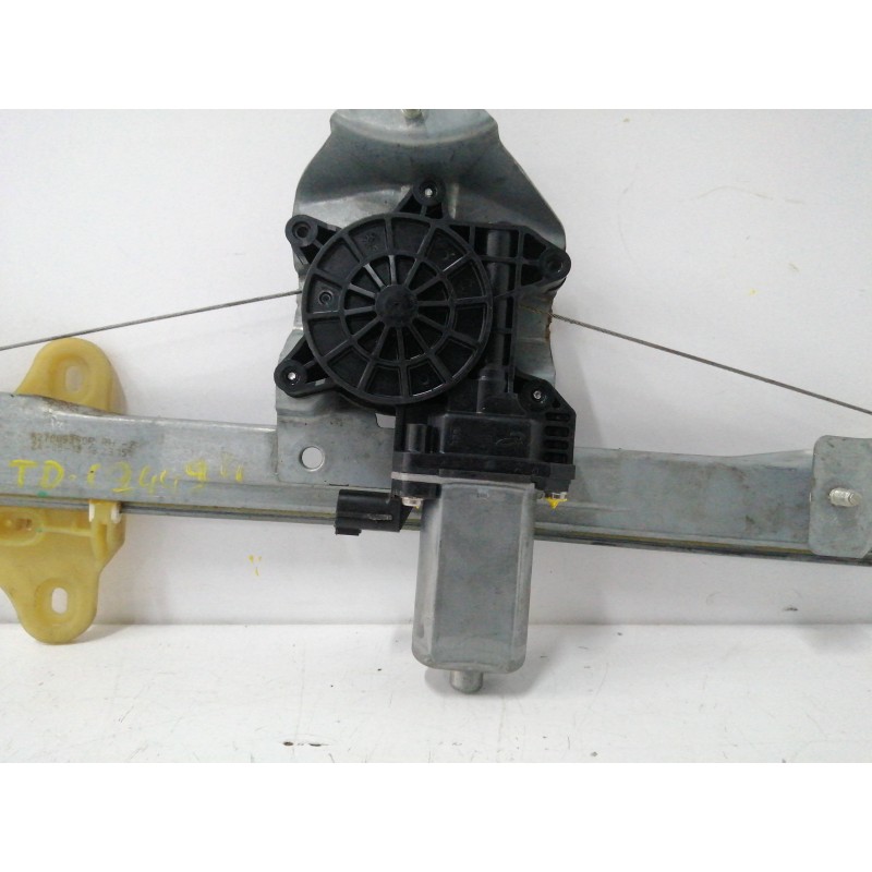 ELEVALUNAS TRASERO DERECHO