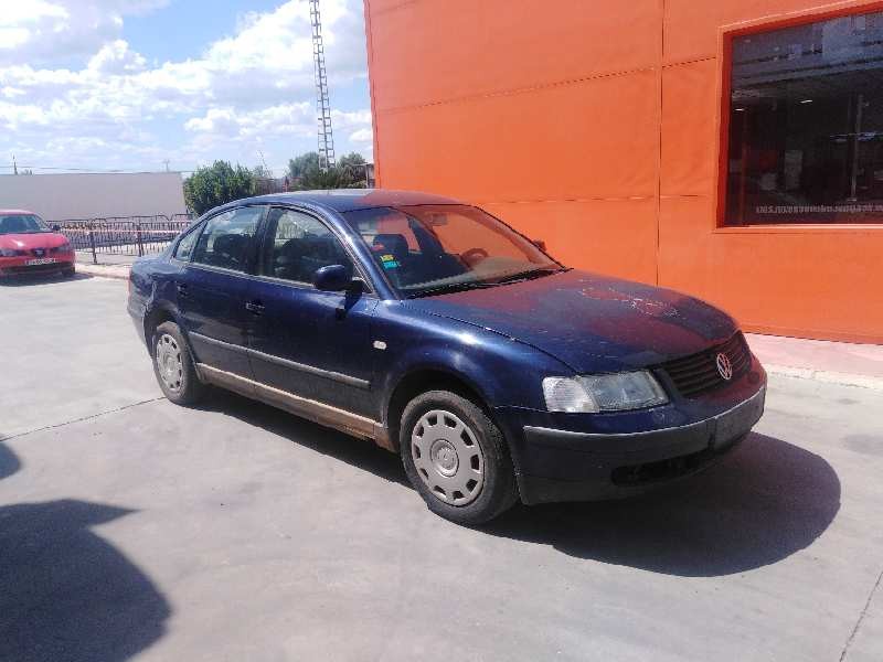 VOLKSWAGEN PASSAT BERLINA (3B2)