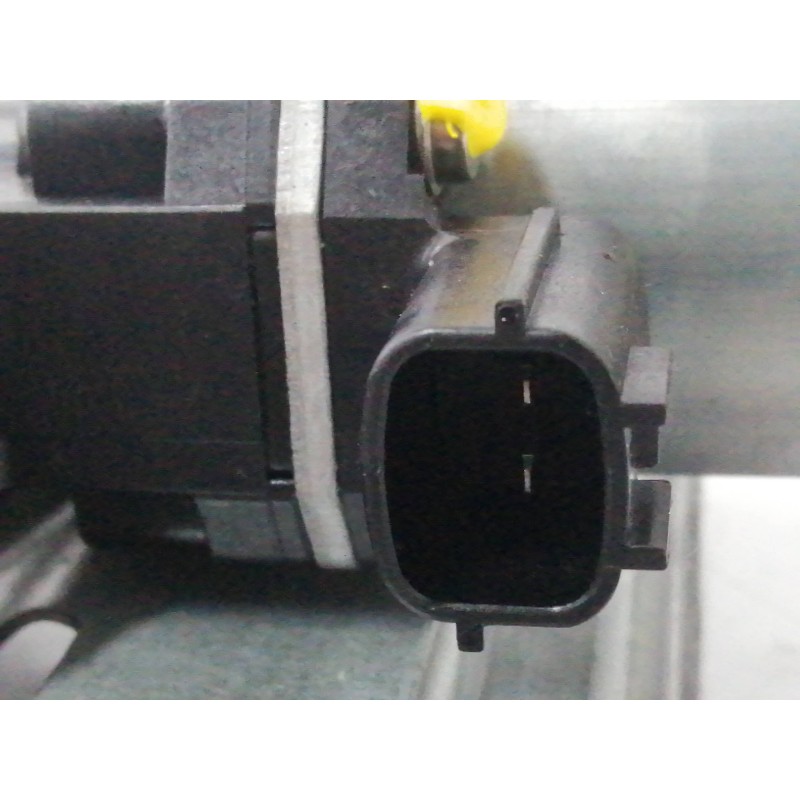 ELEVALUNAS DELANTERO DERECHO