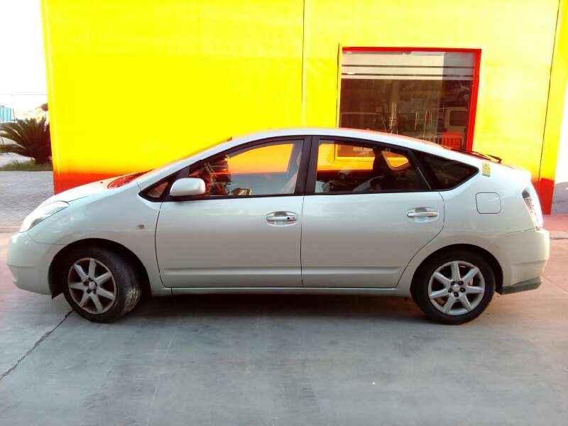 TOYOTA PRIUS (NHW20)