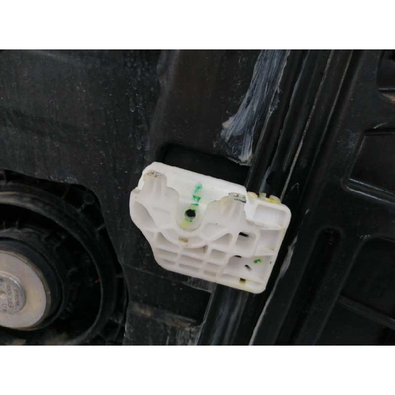 ELEVALUNAS DELANTERO IZQUIERDO SIN MOTOR