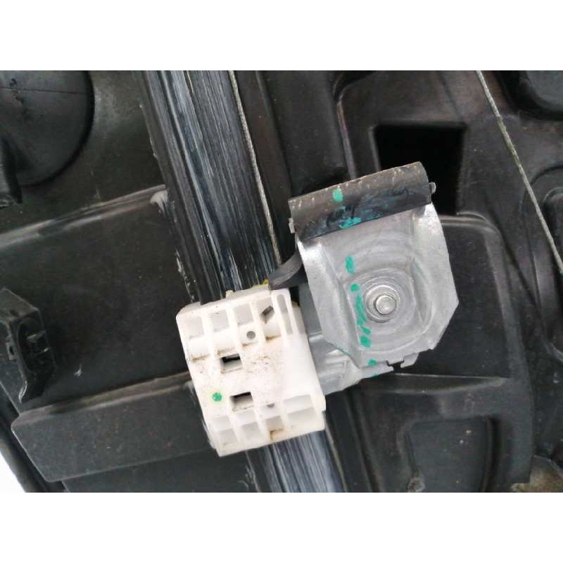 ELEVALUNAS DELANTERO DERECHO SIN MOTOR