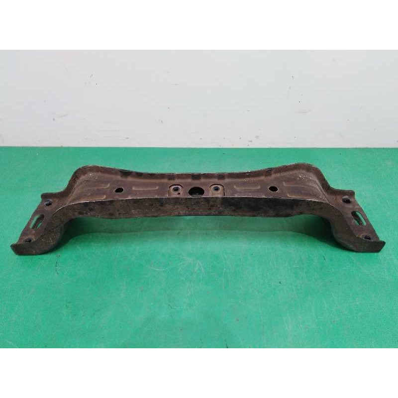 Recambio de travesaño inferior para hyundai h350 kasten 2.5 crdi cat referencia OEM IAM   