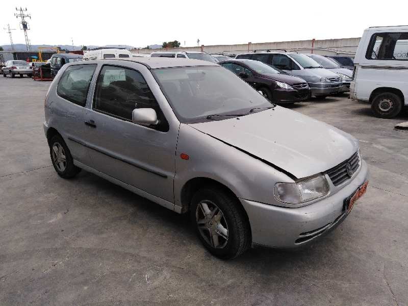 VOLKSWAGEN POLO BERLINA (6N1)