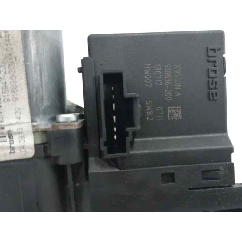 ELEVALUNAS TRASERO DERECHO