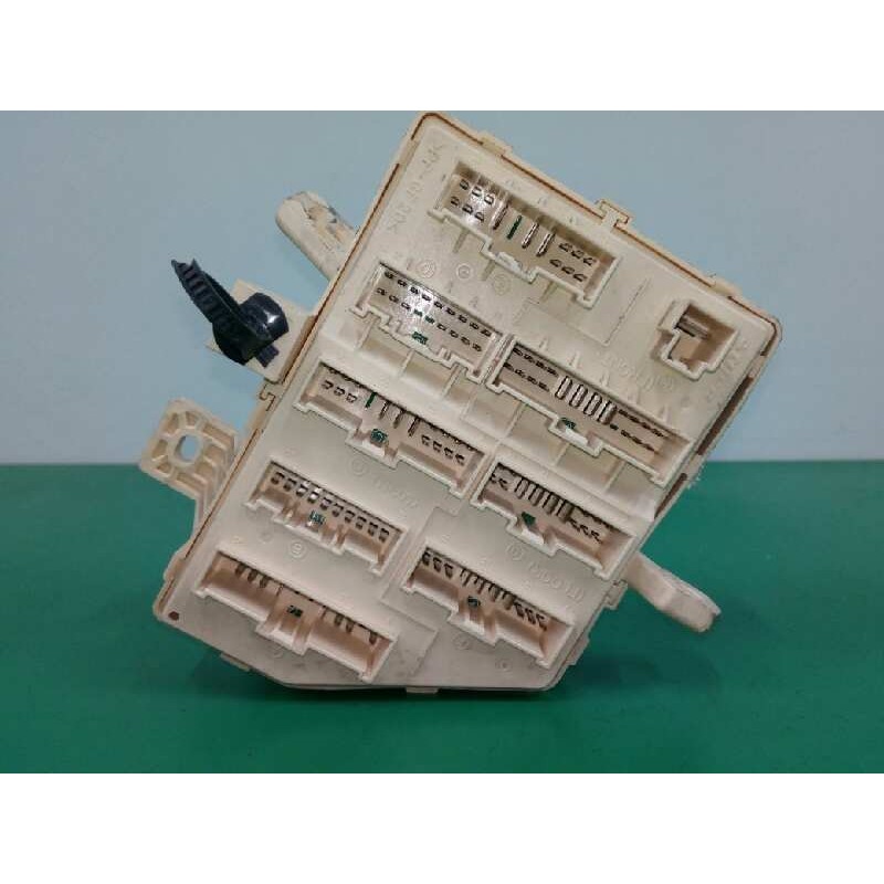 CAJA RELES / FUSIBLES