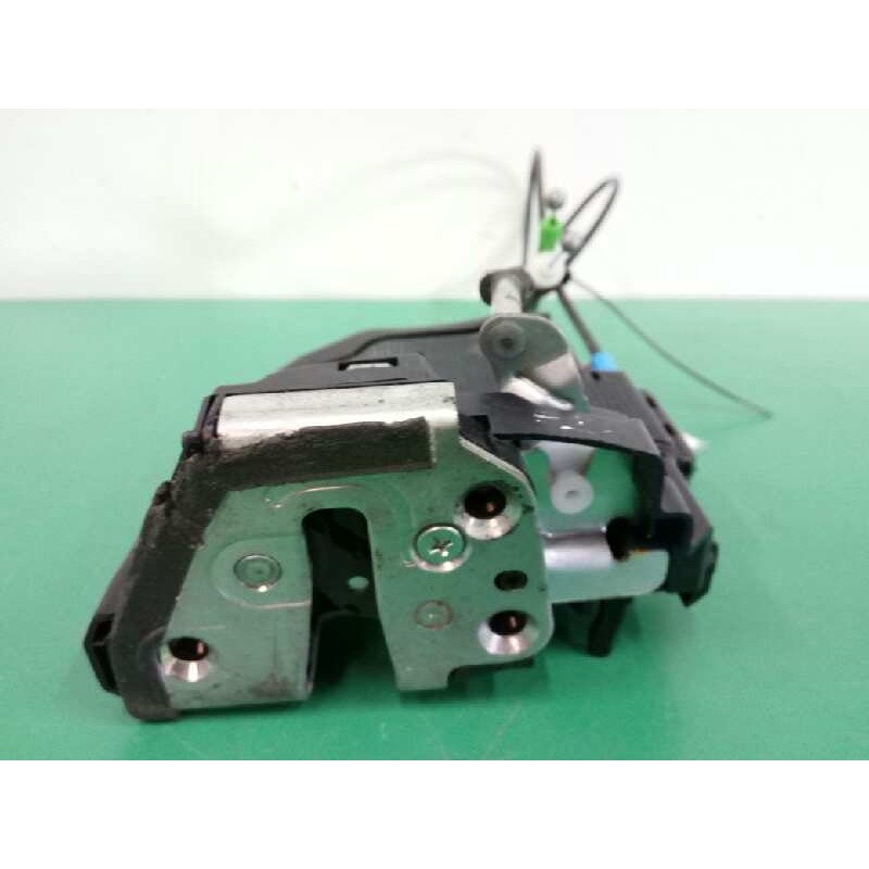 Recambio de cerradura puerta trasera derecha para toyota auris hybrid active referencia OEM IAM   