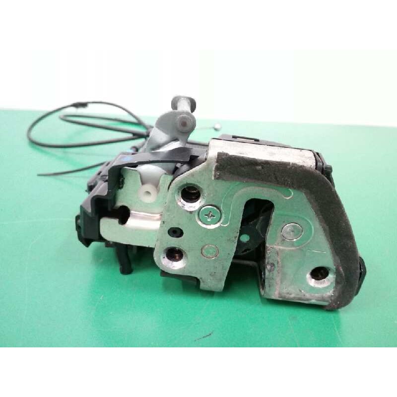 Recambio de cerradura puerta trasera izquierda para toyota auris hybrid active referencia OEM IAM   