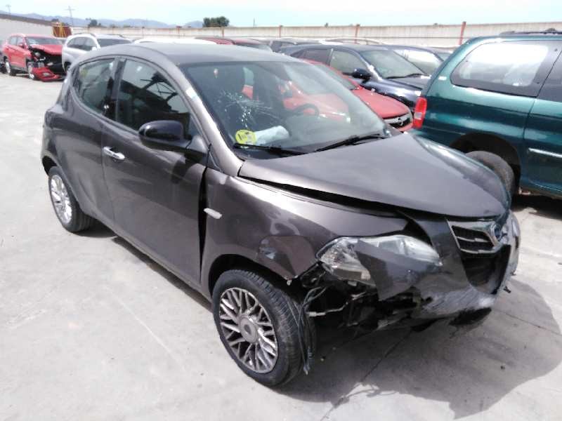 LANCIA YPSILON (402)