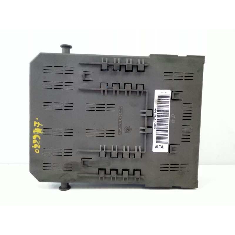 CAJA RELES / FUSIBLES