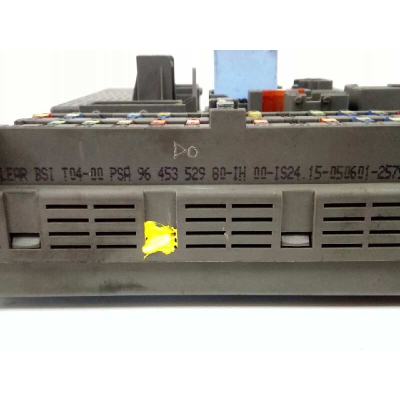 CAJA RELES / FUSIBLES