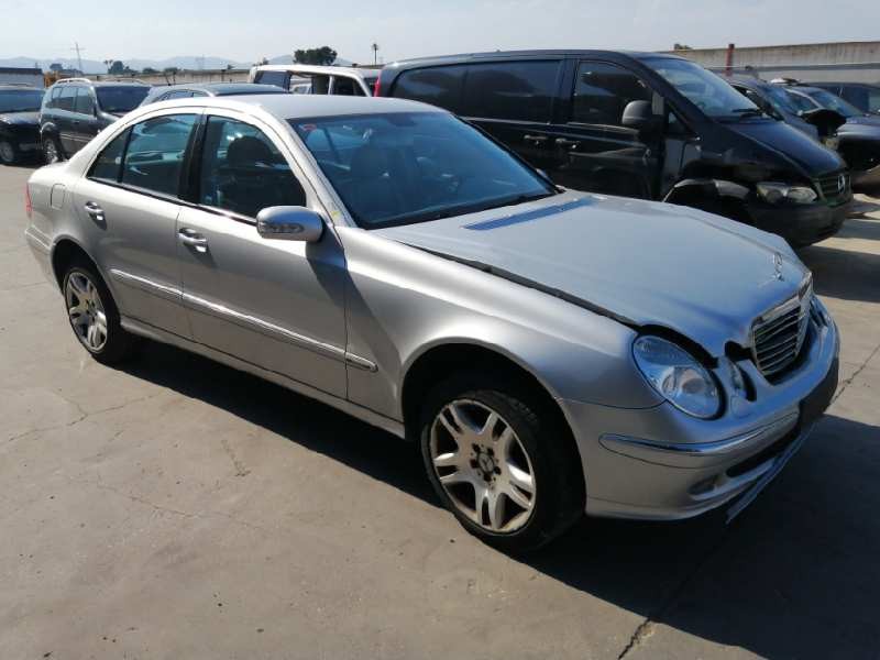 mercedes-benz clase e (w211) berlina del año 2004