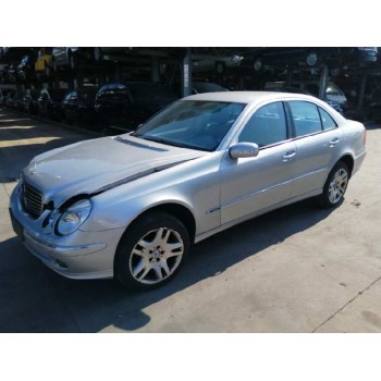 mercedes-benz clase e (w211) berlina del año 2004