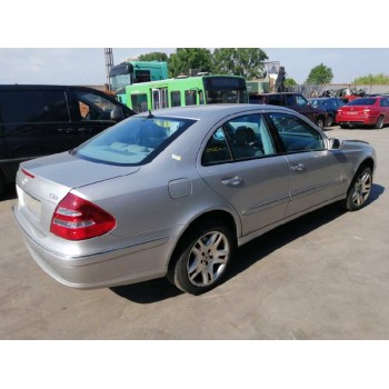 mercedes-benz clase e (w211) berlina del año 2004