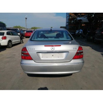 mercedes-benz clase e (w211) berlina del año 2004