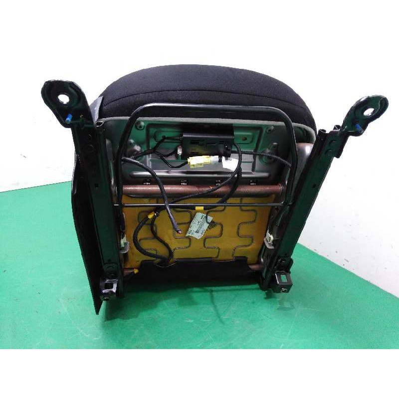 ASIENTO DELANTERO DERECHO PROTECTOR SALTADO
