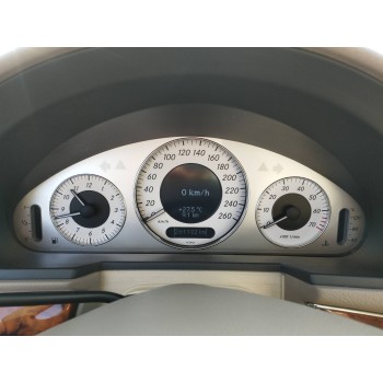 mercedes-benz clase e (w211) berlina del año 2005