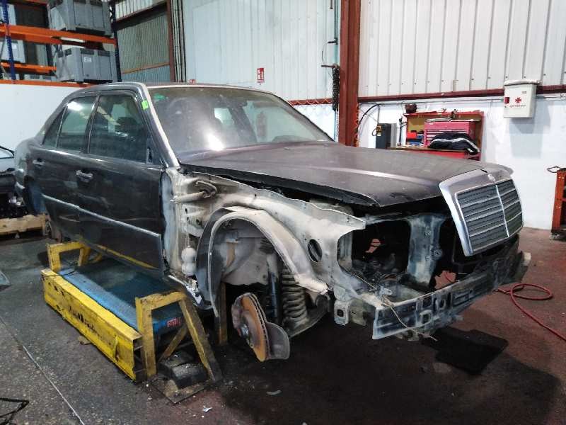 MERCEDES-BENZ CLASE E (W124) BERLINA