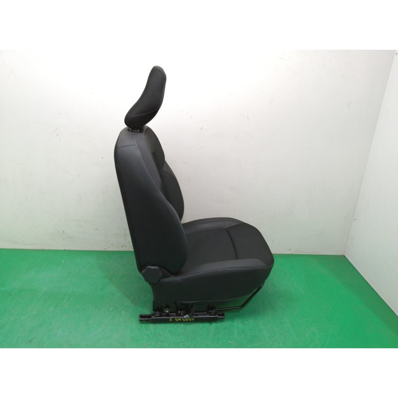 ASIENTO DELANTERO IZQUIERDO