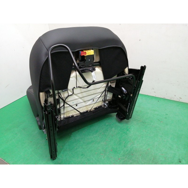 ASIENTO DELANTERO IZQUIERDO