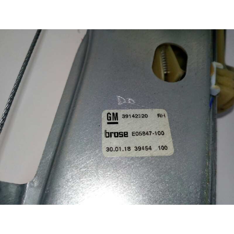 ELEVALUNAS TRASERO DERECHO C86122100