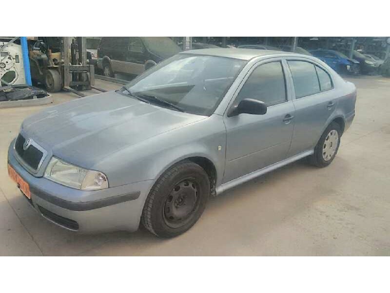 SKODA OCTAVIA BERLINA (1U2)