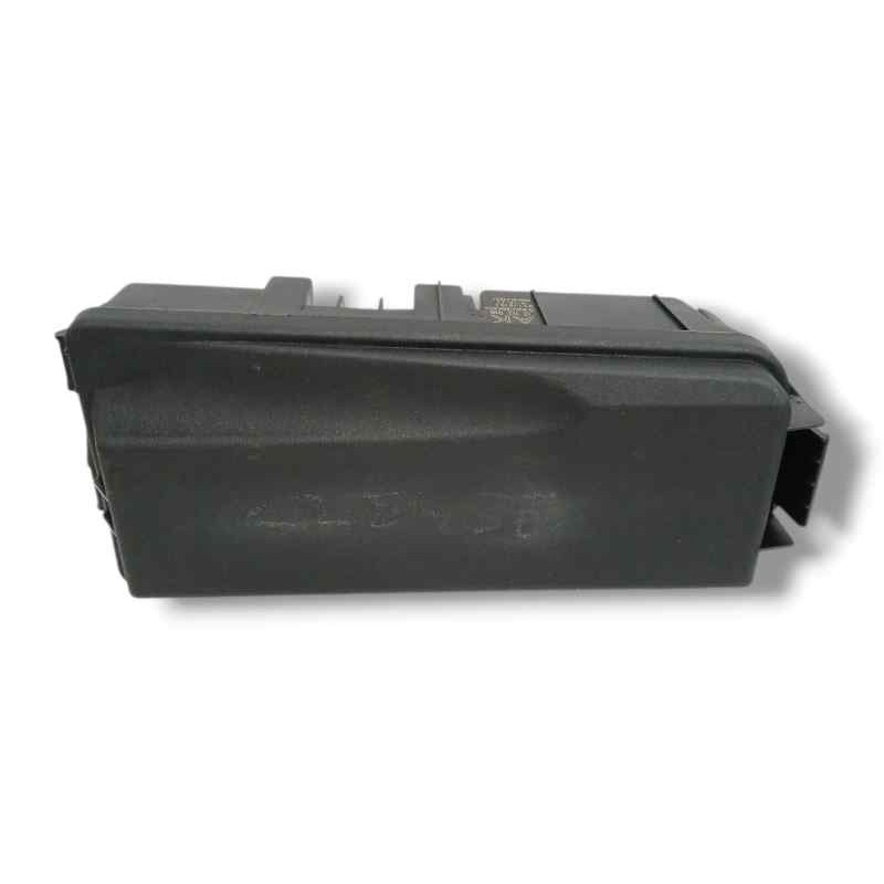 Recambio de caja reles / fusibles para opel vectra c berlina elegance referencia OEM IAM 13112918 519038004 