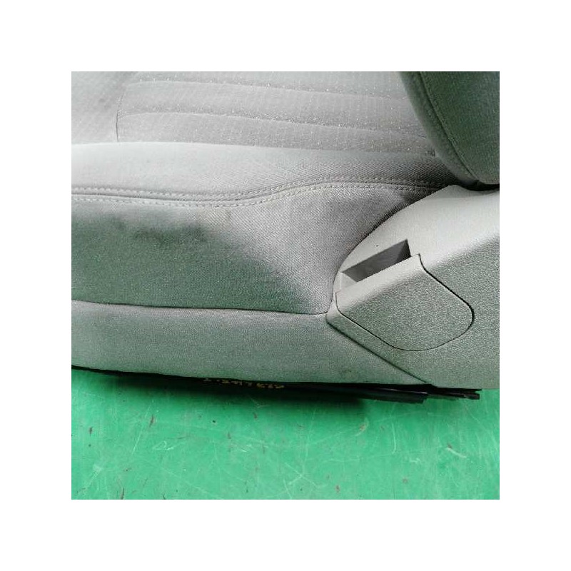 ASIENTO DELANTERO IZQUIERDO