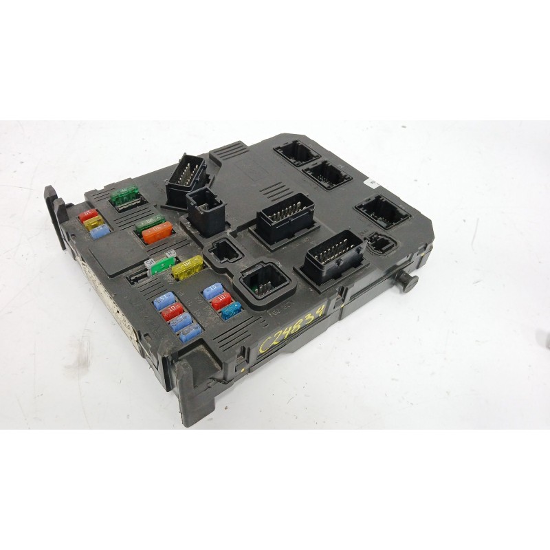 CAJA RELES / FUSIBLES S118085200J