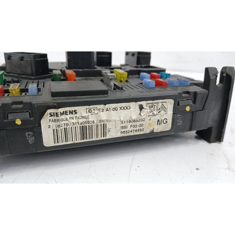 CAJA RELES / FUSIBLES S118085200J