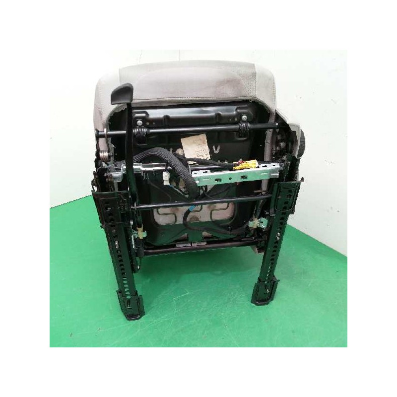 ASIENTO DELANTERO IZQUIERDO