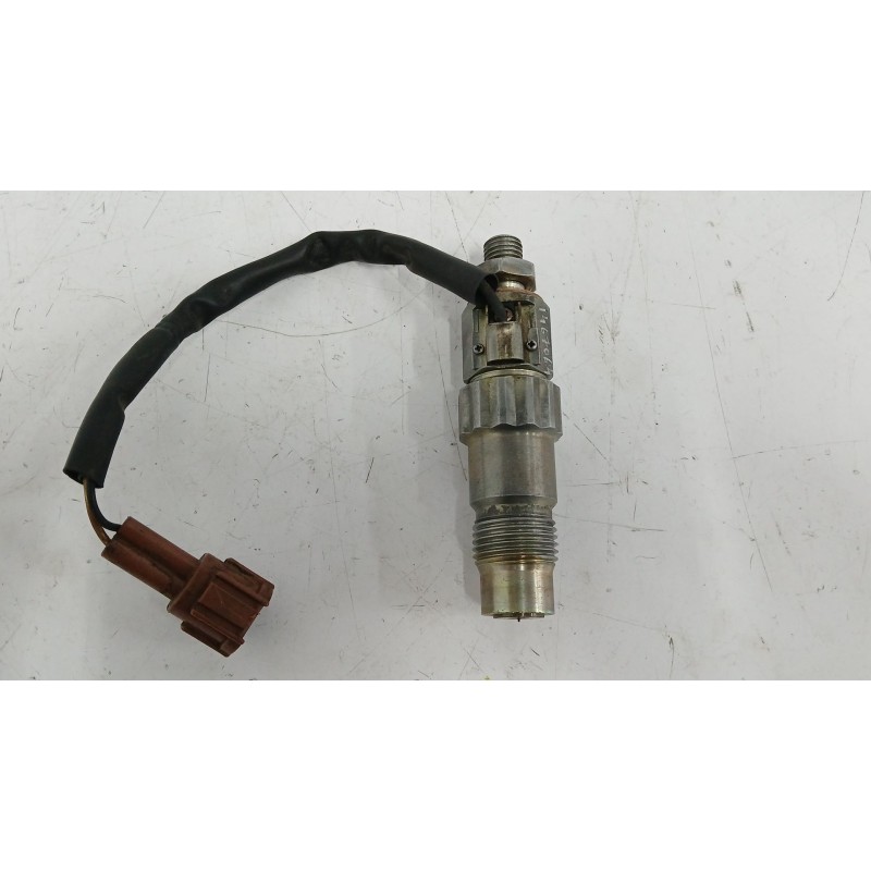 Recambio de inyector para nissan almera i hatchback (n15) 2.0 d referencia OEM IAM 166005C900  A1032