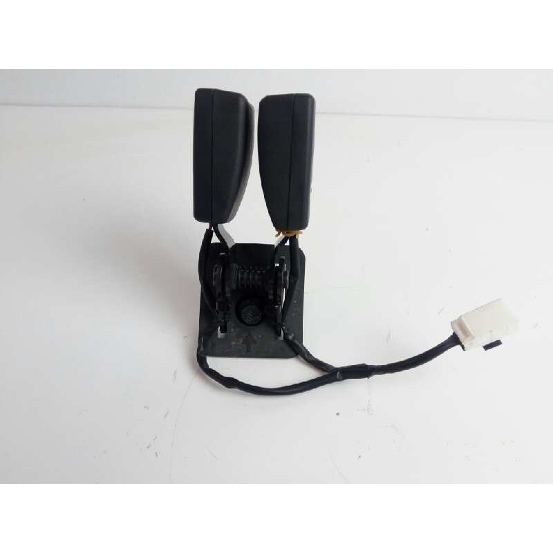 Recambio de enganche cinturon central para kia carens iv 1.7 crdi referencia OEM IAM 89830A4230WK TRASERO 