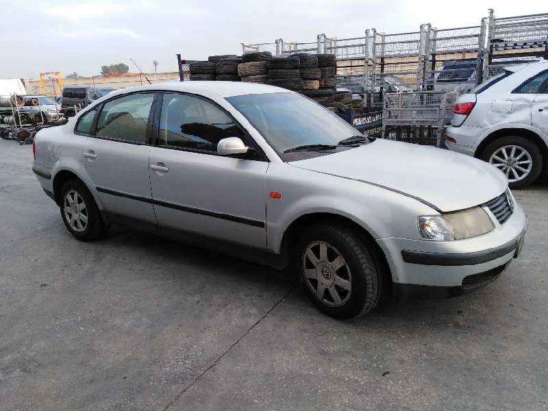 VOLKSWAGEN PASSAT BERLINA (3B2)