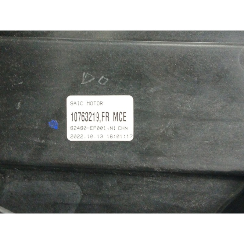 ELEVALUNAS DELANTERO DERECHO SIN MOTOR 82481EP011