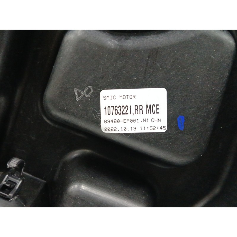 ELEVALUNAS TRASERO DERECHO SIN MOTOR 83481EP011