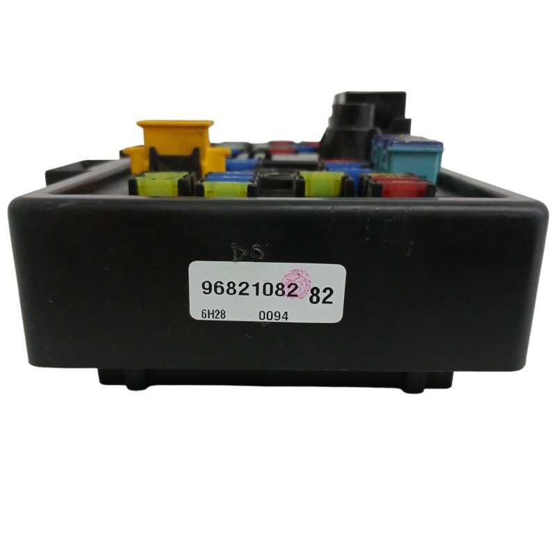 CAJA RELES / FUSIBLES