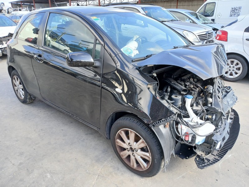 toyota yaris del año 2011