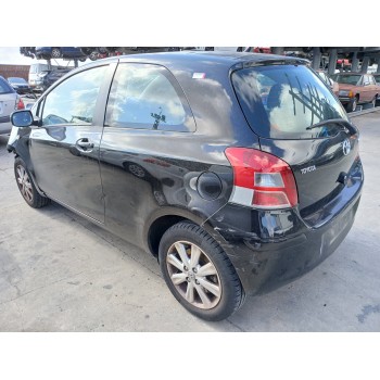 toyota yaris del año 2011