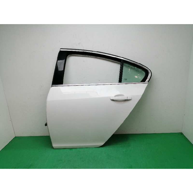 Recambio de puerta trasera izquierda para opel insignia berlina 2.0 16v cdti referencia OEM IAM 124324  