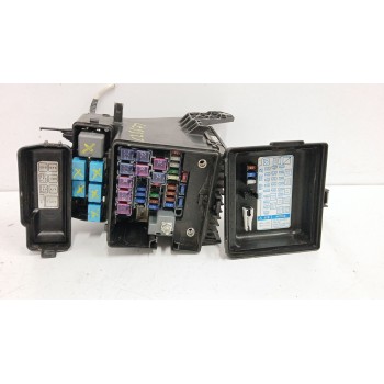 Recambio de caja reles / fusibles para lexus rx 3.3 v6 24v cat referencia OEM IAM 8262048050  