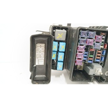 Recambio de caja reles / fusibles para lexus rx 3.3 v6 24v cat referencia OEM IAM 8262048050  