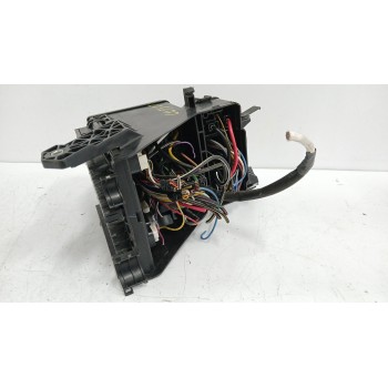 Recambio de caja reles / fusibles para lexus rx 3.3 v6 24v cat referencia OEM IAM 8262048050  