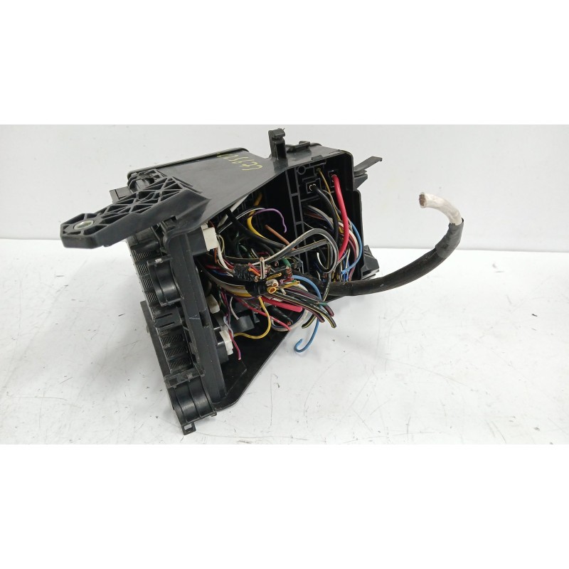 CAJA RELES / FUSIBLES