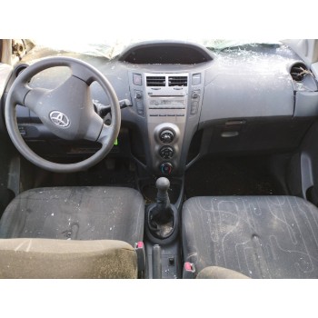 toyota yaris del año 2010