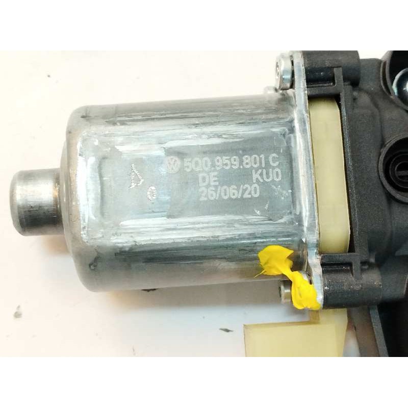 ELEVALUNAS DELANTERO DERECHO 5Q0959801C