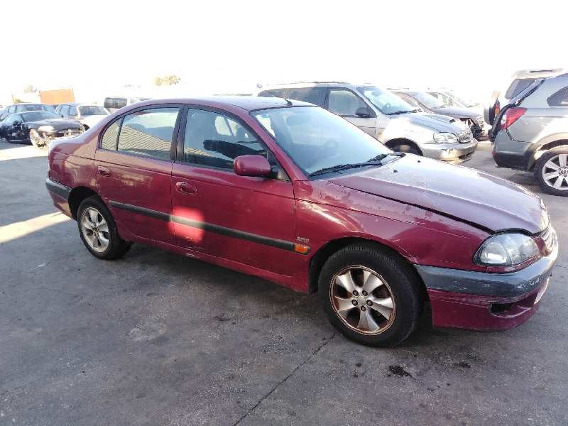 TOYOTA AVENSIS BERLINA (T 22)